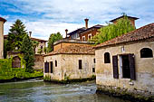 Portogruaro - I due Mulini (1477) vicino al ponte di Sant'Andrea che bloccano il fiume Lemene rendendo lo scorcio affascinante. 